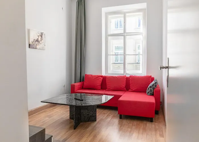 Belvedere Private In Shared Aprt - 12 Min From Center Apartment