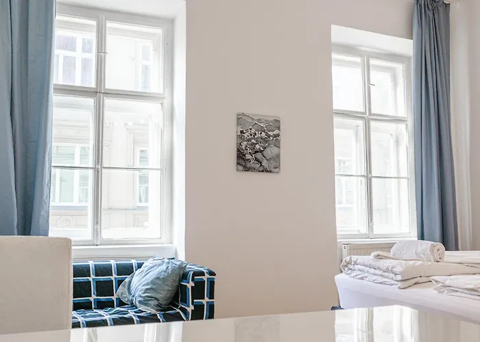 Belvedere Private In Shared Aprt - 12 Min From Center Apartment