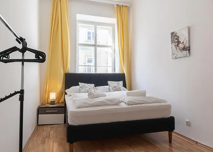 Belvedere Private In Shared Aprt - 12 Min From Center Apartment *