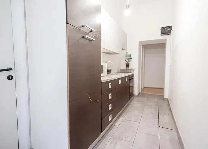 Belvedere Private In Shared Aprt - 12 Min From Center Apartment