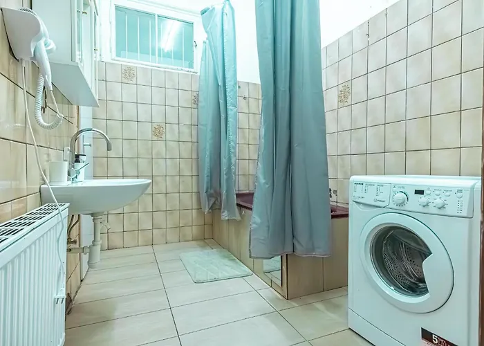 Belvedere Private In Shared Aprt - 12 Min From Center Apartment