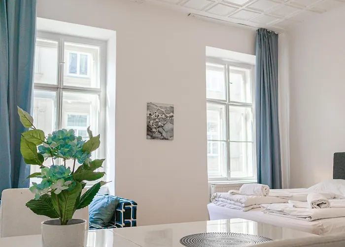 Belvedere Private In Shared Aprt - 12 Min From Center Apartment *